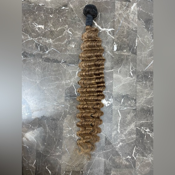 24” Deep Wave Ombre Human Hair Bundle - Picture 3 of 5